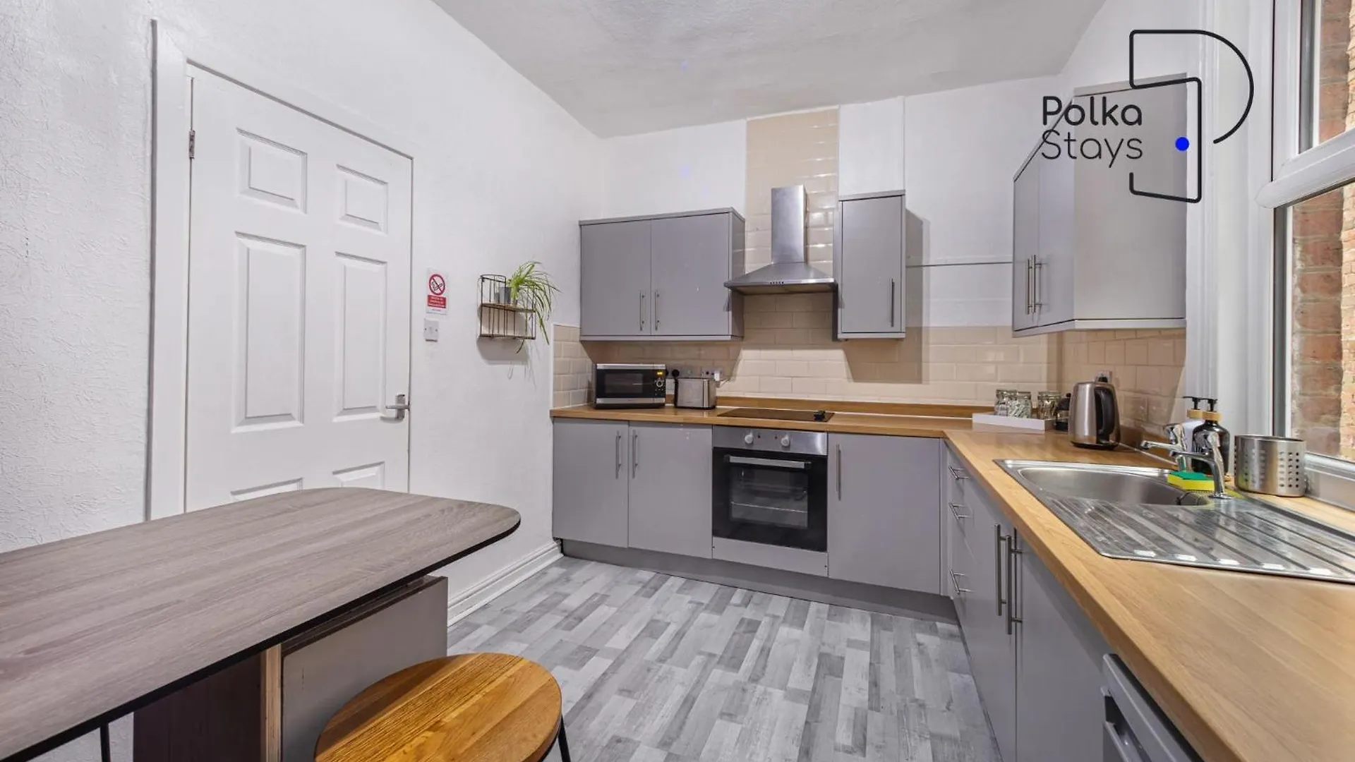 Polkadot Winter Gardens - Large Modern Apartments In Blackpool By Polkastays